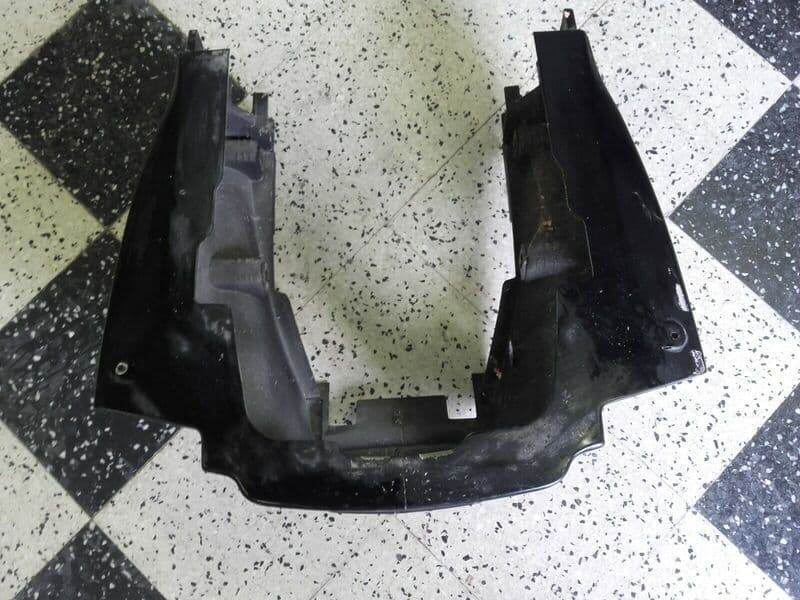 Carénage coque arrière Kawasaki GPZ 1000 RX ZXT00A — photo 2/3