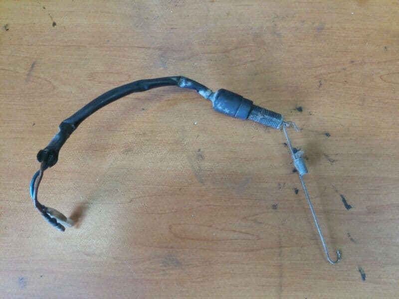 Contacteur de frein arrière Kawasaki GPZ 1000 RX ZXT00A — photo 1/1