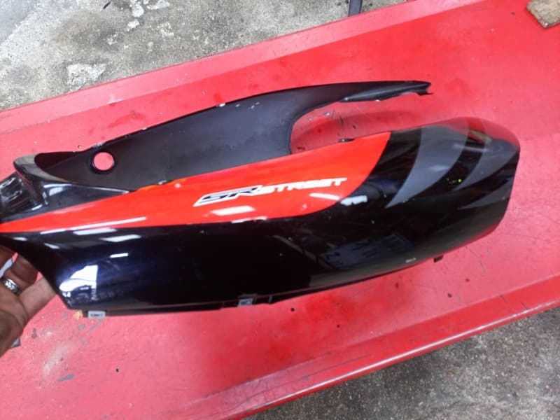 Coque arrière carénage aprilia sr 50 — photo 2/3