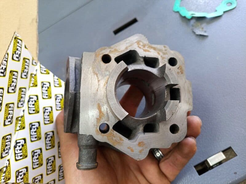 Haut moteur cylindre piston fonte Ø39.90 MM pour Derbi EURO2 — photo 2/3