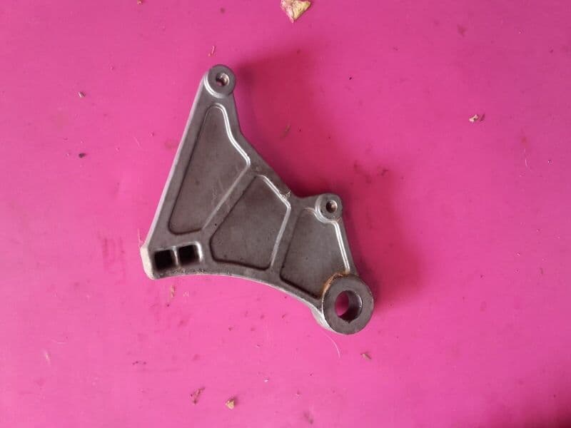 Platine de support d’étrier de frein arrière Honda 125 NSR JC22 — photo 1/1