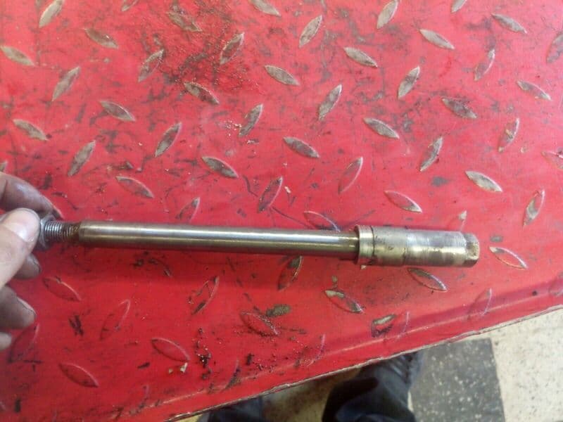 Axe de roue avant Honda 250 CMX Rebel — photo 1/1