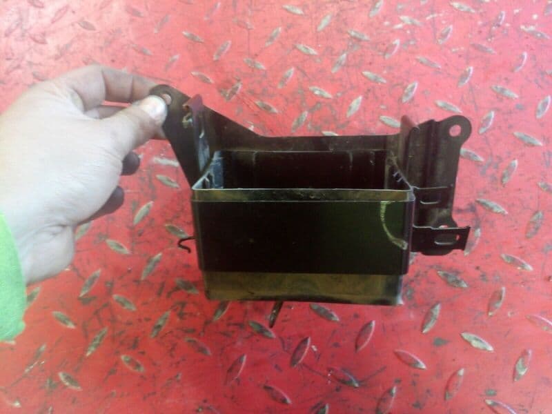 Bac support de batterie Honda 250 CMX Rebel — photo 1/1