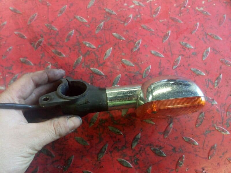 Clignotant avant gauche Honda 250 CMX Rebel — photo 2/2