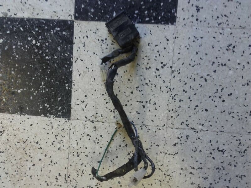 Boitier relais électrique head Honda 750 VF S Sabre rc07 — photo 1/1