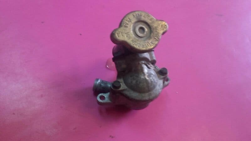 Carter de calorstat et bouchon Honda CBR F 600 pc19 — photo 1/1