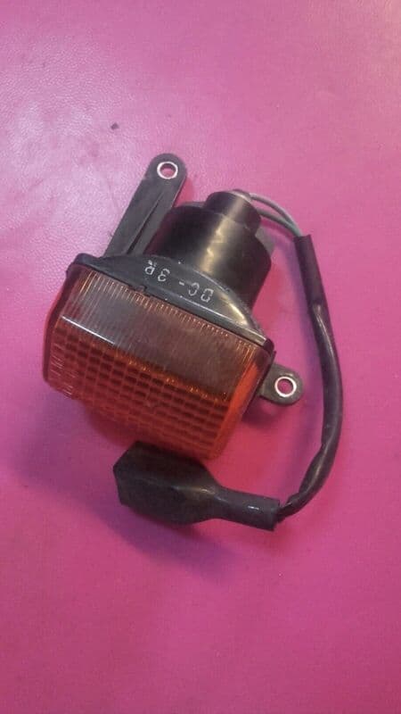 Clignotant avant droit Honda CBR F 600 pc19 — photo 2/2