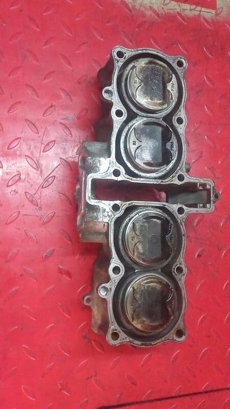 Cylindres pistons Honda CBR F 600 pc19 — photo 1/2