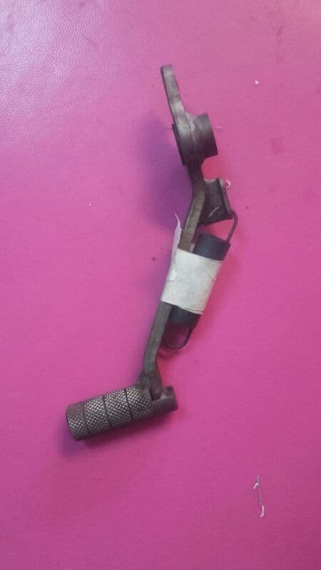 Pédale de frein arrière et ressort Honda CBR F 600 pc19 — photo 1/1
