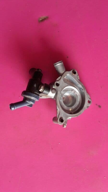 Carter couvercle de pompe a eau Honda 125 PCX MLHJF28A — photo 1/2