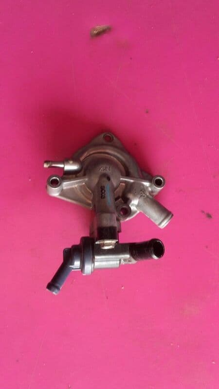 Carter couvercle de pompe a eau Honda 125 PCX MLHJF28A — photo 2/2