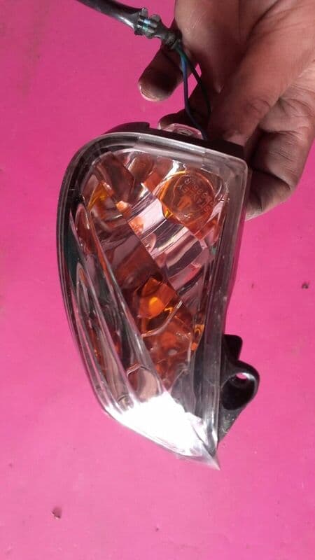 Clignotant arriere droit Honda 125 PCX MLHJF28A — photo 1/2