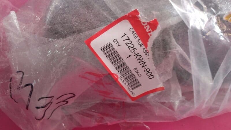 Couvercle cache boite a air 17225-kwn-900 Honda 125 PCX MLHJF28A — photo 2/2