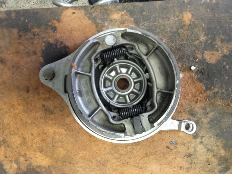 Flasque de frein arriere garniture tambour Honda 125 VT Shadow jc29 — photo 1/2