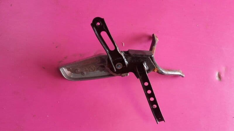 Platine cale pied arriere gauche Honda 125 PCX MLHJF28A — photo 1/2