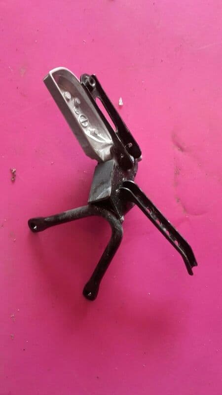 Platine de cale pied arriere droit Honda 125 PCX MLHJF28A — photo 1/2