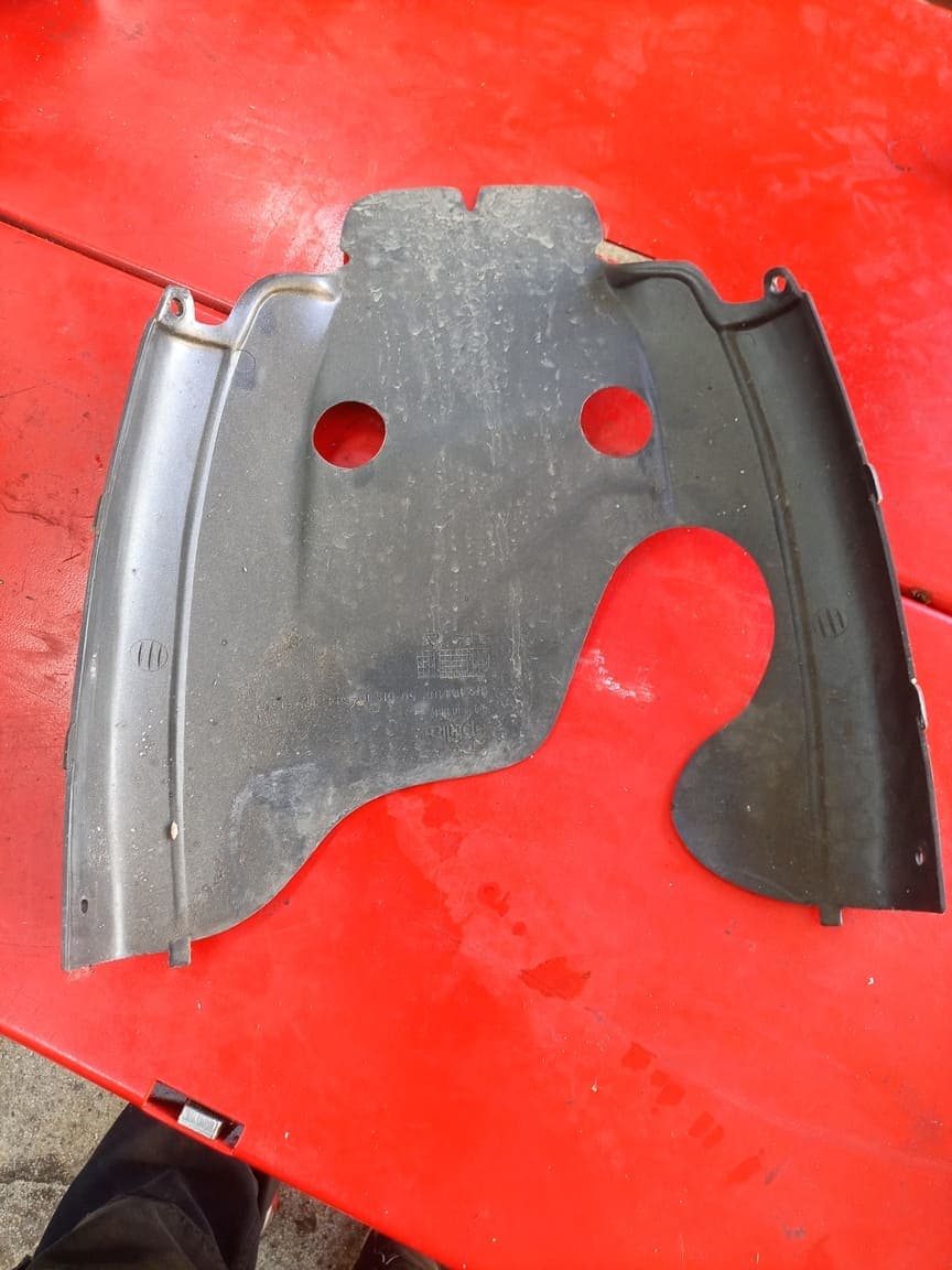 Sabot bas de carénage Aprilia sr 50 street — photo 2/2
