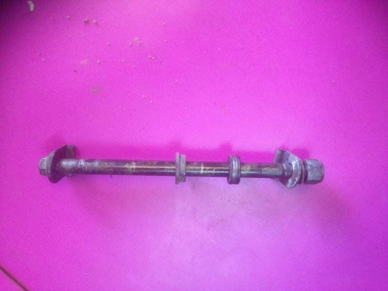 Axe de roue arriere Suzuki 125 RG gamma nf12b — photo 1/1