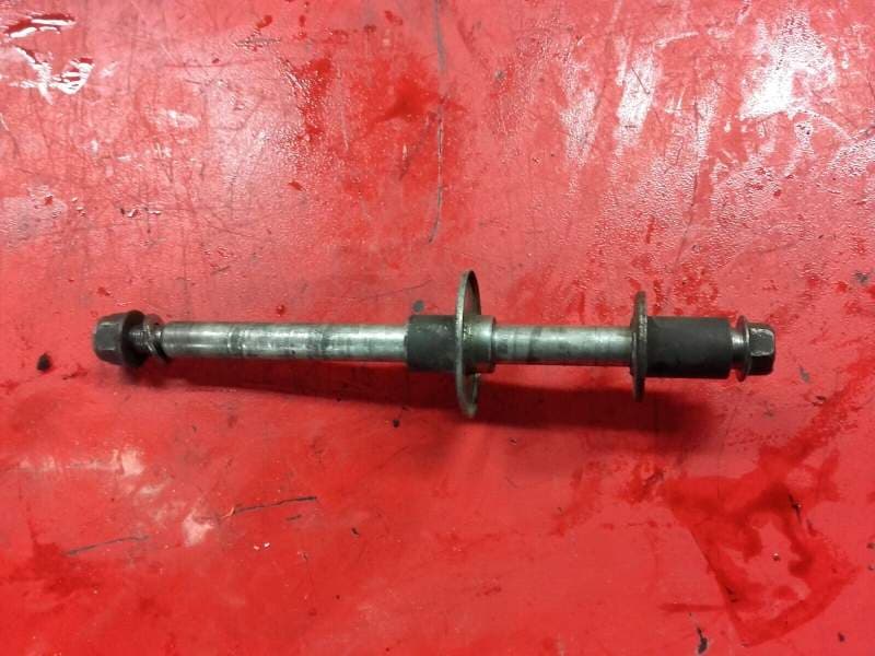 Axe de roue avant Suzuki 600 GSXF aj111 — photo 1/1