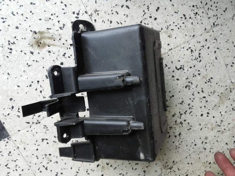 Bac a batterie Suzuki 650 Bandit GSF js1 07-08 — photo 1/2