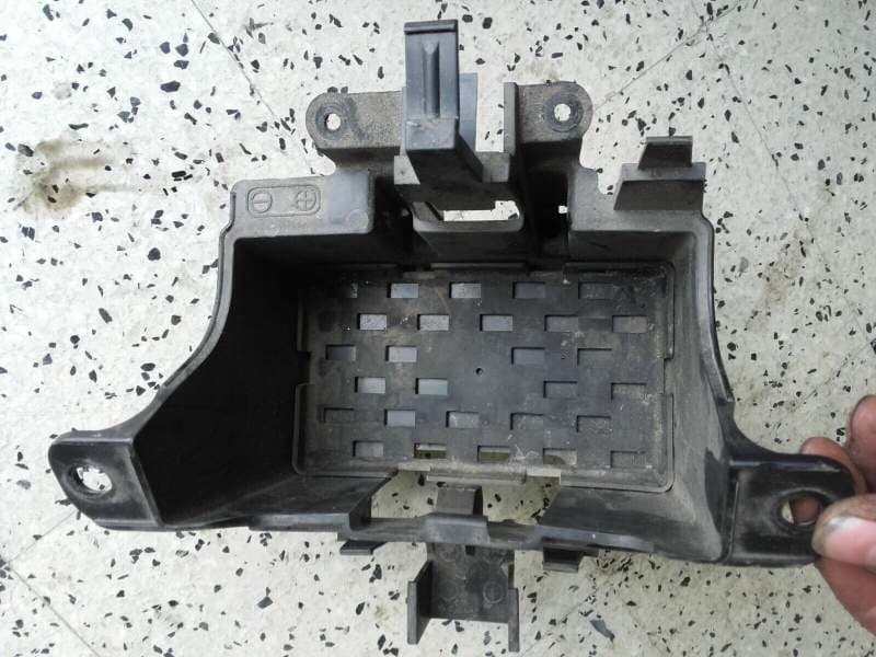 Bac a batterie Suzuki 650 Bandit GSF js1 07-08 — photo 2/2