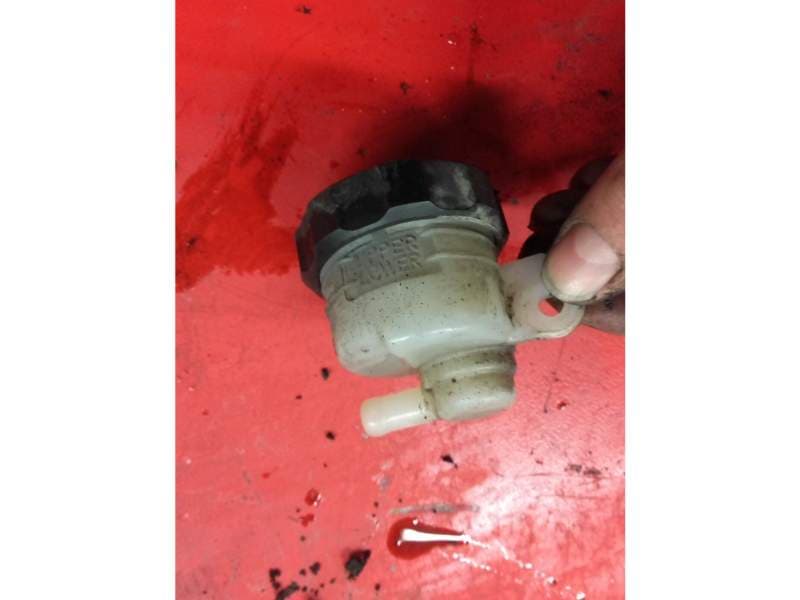 Bocal de liquide de frein arriere Suzuki 600 GSXF aj111 — photo 1/1