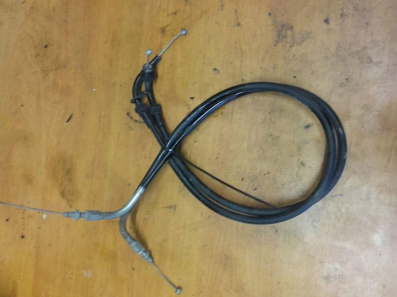 Cables d’accelerateur Suzuki 600 GSXF aj111 — photo 1/2