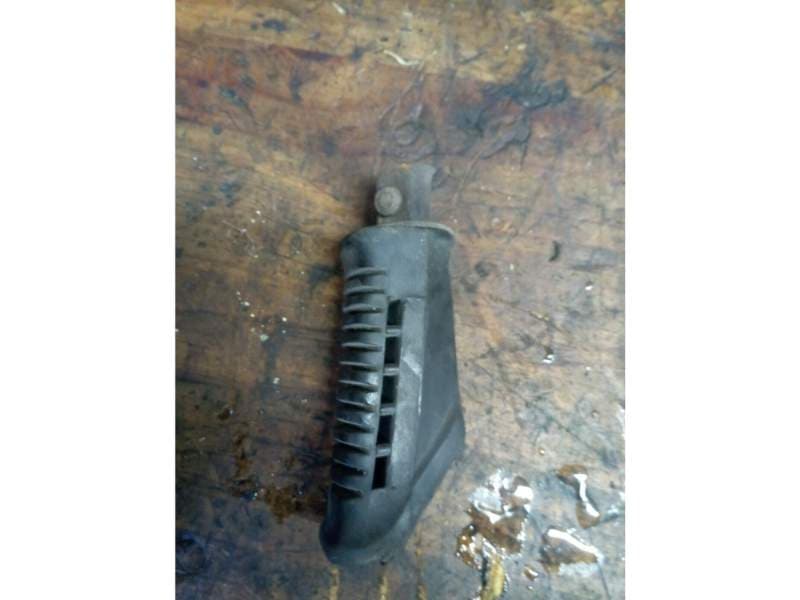 Cale pied arriere droit Suzuki 500 GS GSE gm51a — photo 1/1