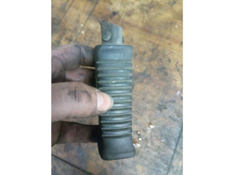Cale pied arriere gauche Suzuki 500 GS GSE gm51a — photo 1/1