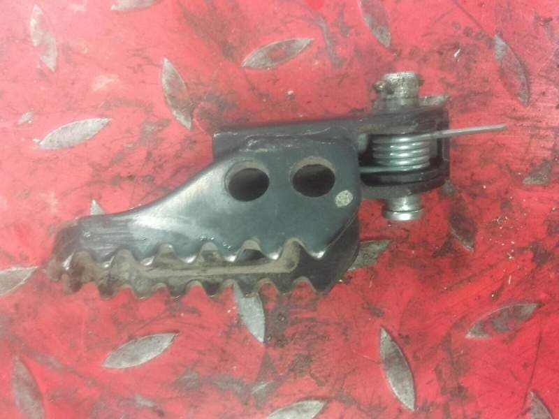 Cale pied avant droit Suzuki 50 RMX sa12b — photo 1/2