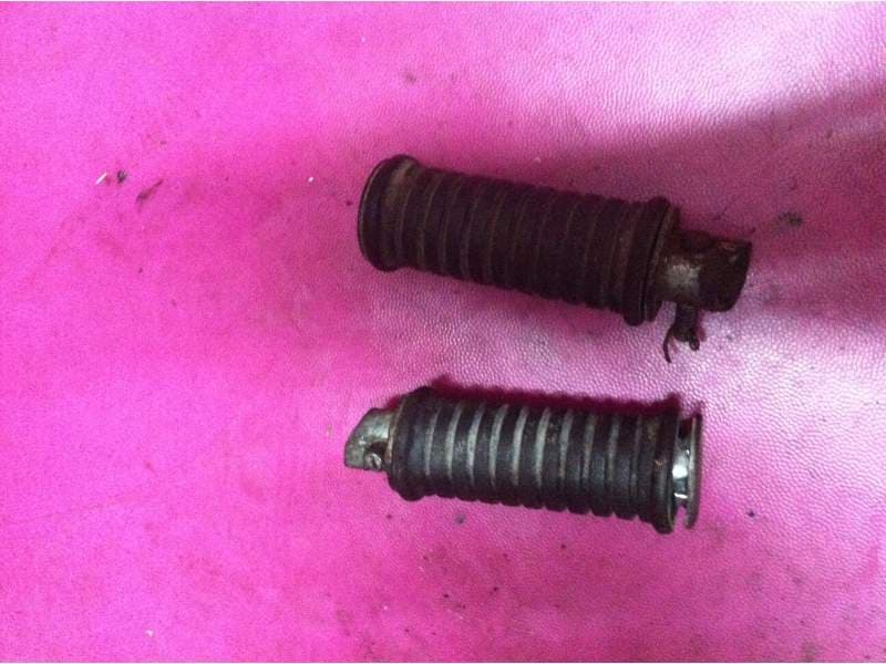 Cales pieds arrieres Suzuki 250 DR sj43a — photo 1/1