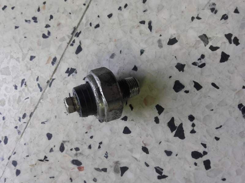 Capteur de pression d’huile Kawasaki Z800 Z 800 13-16 — photo 1/1
