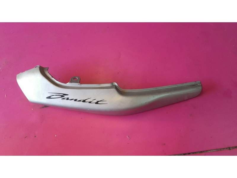 Carenage coque arriere droit Suzuki 400 Bandit gk75a — photo 1/1
