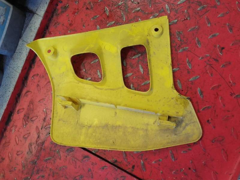 Carenage ecope de radiateur droite Suzuki 125 TSR 89-96 — photo 1/2