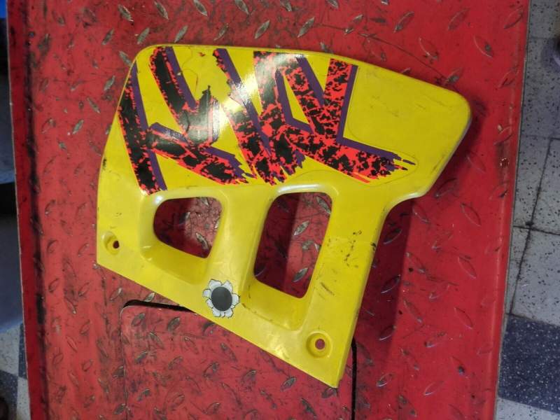 Carenage ecope de radiateur droite Suzuki 125 TSR 89-96 — photo 2/2