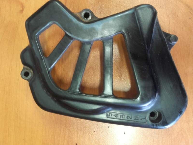 Carter pignon sortie de boite Suzuki 600 DR sn41a 86-89 — photo 2/2