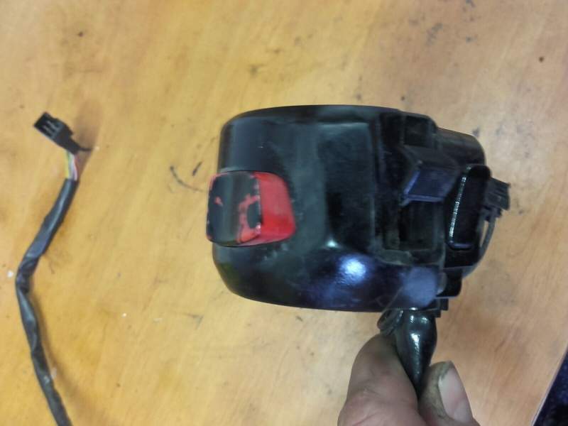 Commodo droit Suzuki 600 GSXF aj111 — photo 1/2