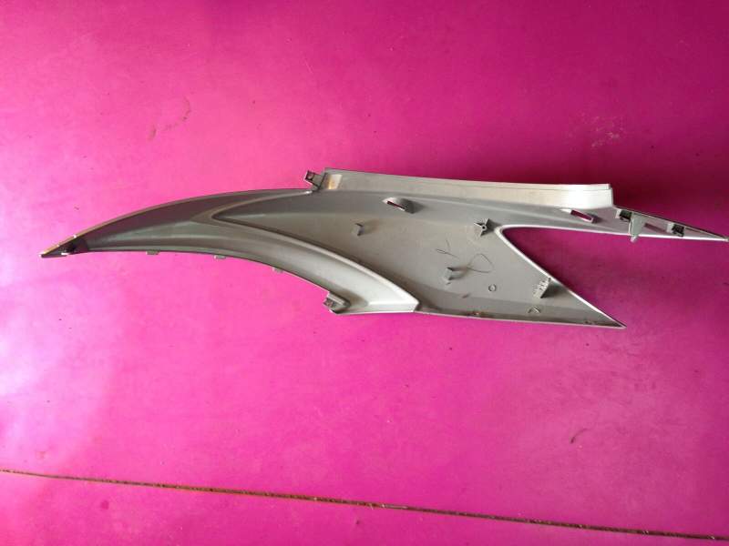 Coque arriere carenage lateral gauche MBK 125 Flame X SE41 — photo 1/2