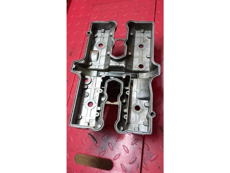 Couvre culasse cache culbuteur Suzuki 400 Bandit gk75a — photo 1/2