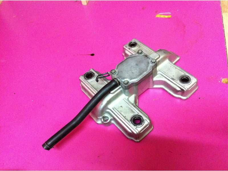 Couvre culasse cache culbuteur Suzuki 500 GS GSE GSF bk31 — photo 1/1