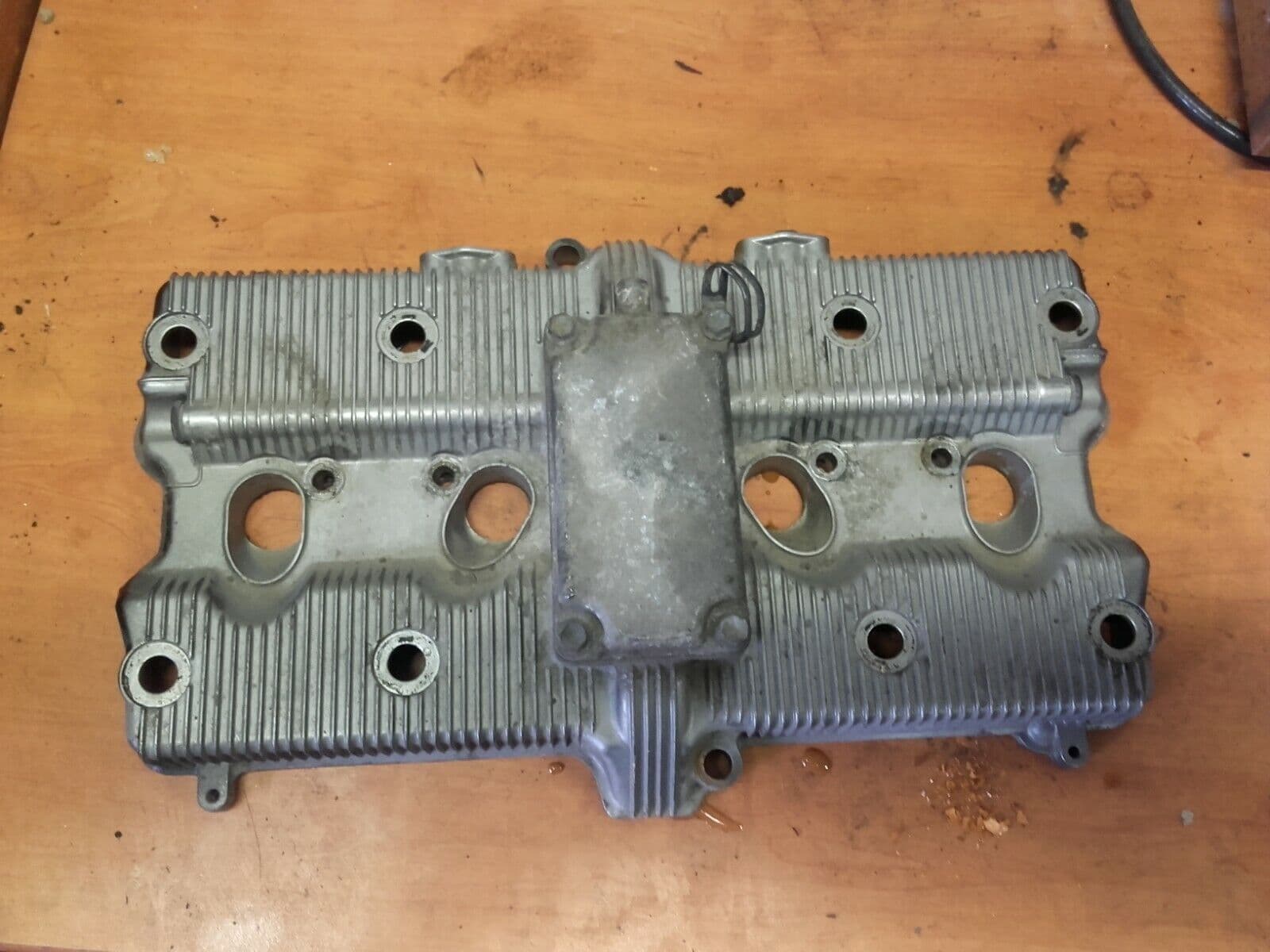 Couvre culasse cache culbuteur Suzuki 600 GSXF aj111 — photo 1/2