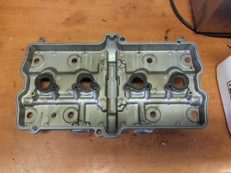 Couvre culasse cache culbuteur Suzuki 600 GSXF aj111 — photo 2/2