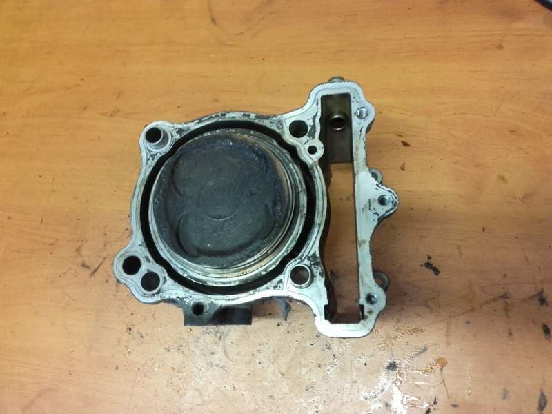 Cylindre et piston avant Suzuki 650 DL V-strom ABS 07-11 js1b121 — photo 2/2