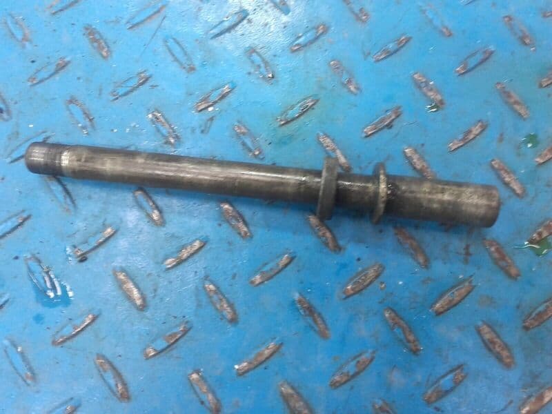 Axe de roue avant Aprilia 125 Pegaso GQ — photo 1/1