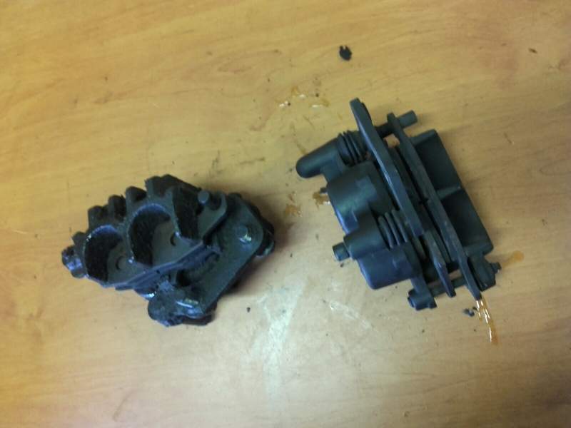 Etriers de frein avant Suzuki 650 DL V-strom ABS 07-11 js1b121 — photo 1/2