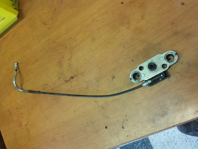 Mecanisme d’ouverture de selle et cable Suzuki 650 DL V-strom ABS 07-11 js1b121 — photo 1/1