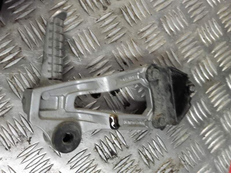 Platine de cale pied arriere gauche Kawasaki 1000 ZX10 Tomcat zxt00b — photo 1/2