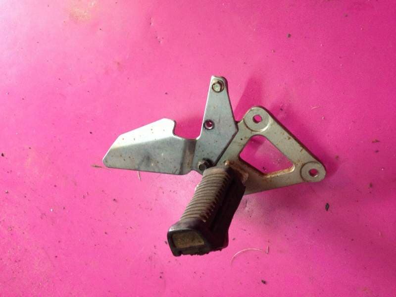 Platine de cale pied avant droite Suzuki 500 GS GSE gm51a — photo 1/1