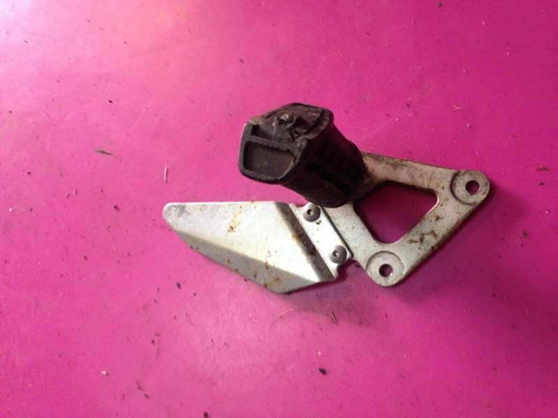 Platine de cale pied avant gauche Suzuki 500 GS GSE gm51a — photo 1/1