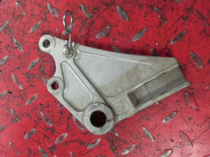Platine support d’etrier de frein arriere Kawasaki 750 ZR7 — photo 2/2